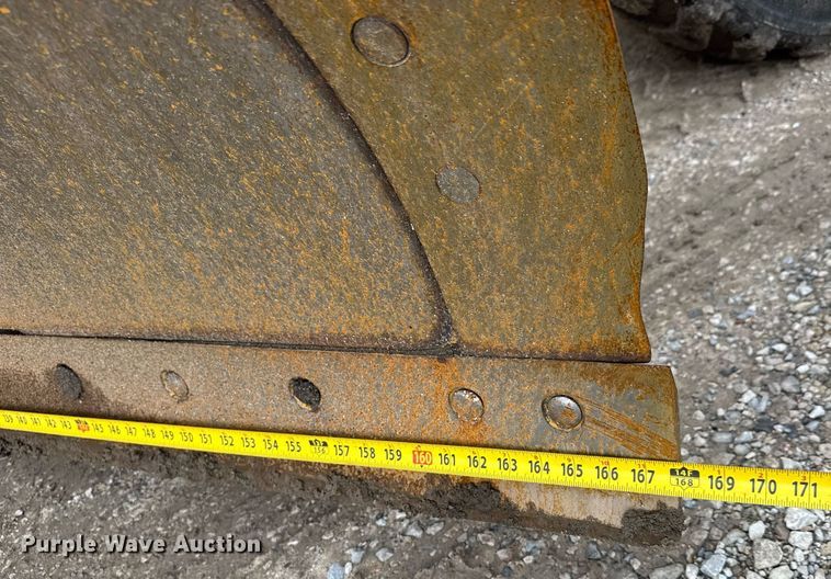 image for item DY0073 2004 John Deere 772CH Series II motor grader