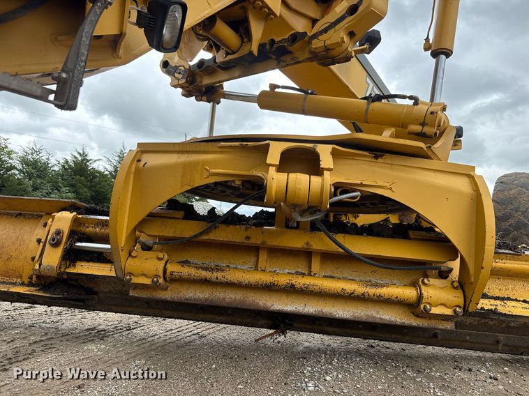 image for item DY0073 2004 John Deere 772CH Series II motor grader