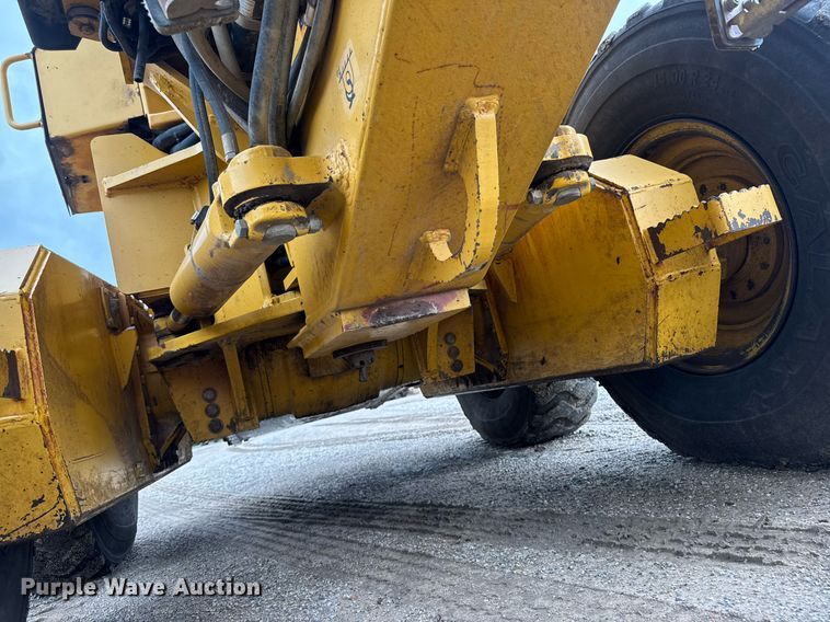 image for item DY0073 2004 John Deere 772CH Series II motor grader