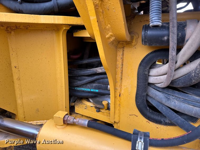 image for item DY0073 2004 John Deere 772CH Series II motor grader