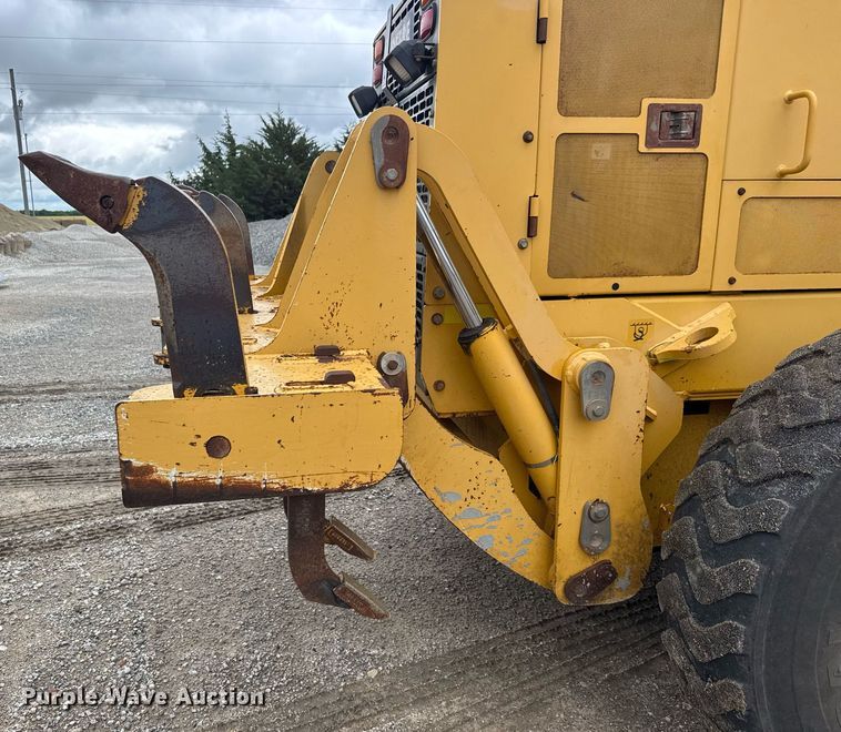 image for item DY0073 2004 John Deere 772CH Series II motor grader