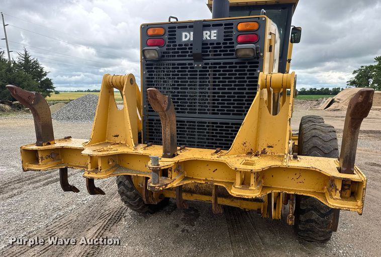 image for item DY0073 2004 John Deere 772CH Series II motor grader