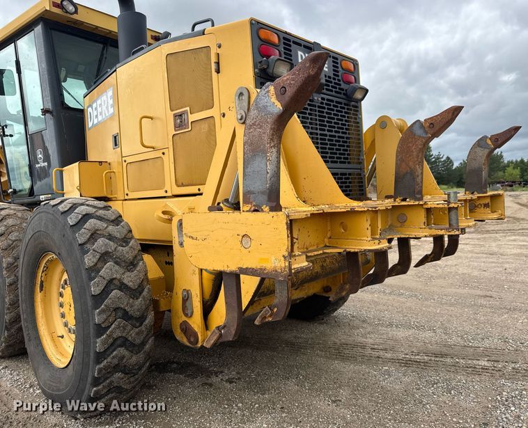 image for item DY0073 2004 John Deere 772CH Series II motor grader