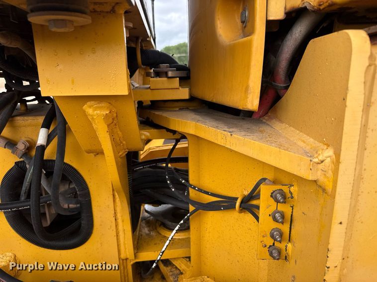 image for item DY0073 2004 John Deere 772CH Series II motor grader