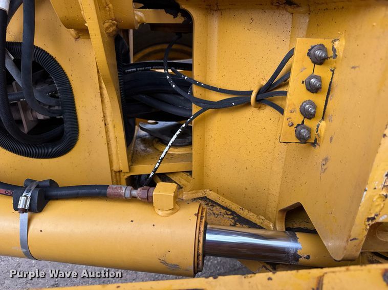 image for item DY0073 2004 John Deere 772CH Series II motor grader