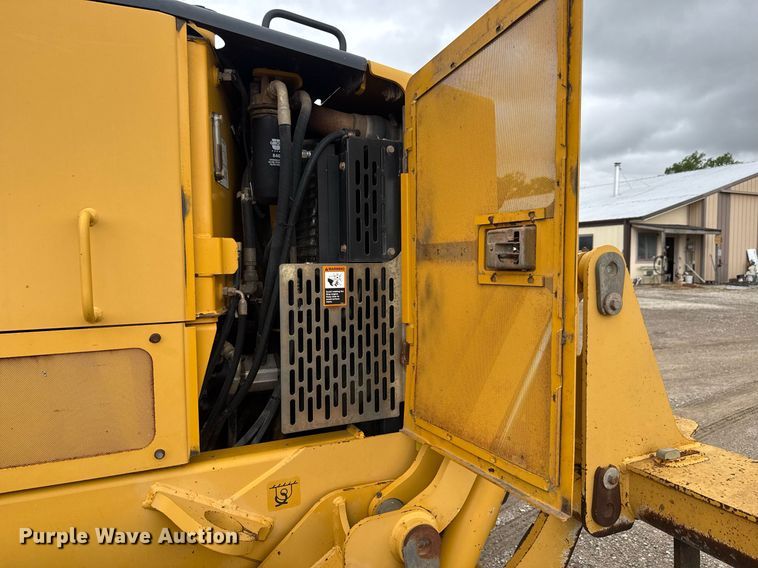 image for item DY0073 2004 John Deere 772CH Series II motor grader