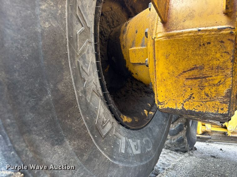 image for item DY0073 2004 John Deere 772CH Series II motor grader