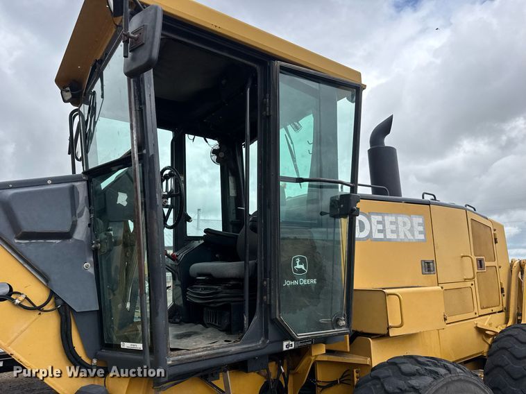 image for item DY0073 2004 John Deere 772CH Series II motor grader