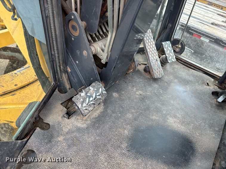 image for item DY0073 2004 John Deere 772CH Series II motor grader