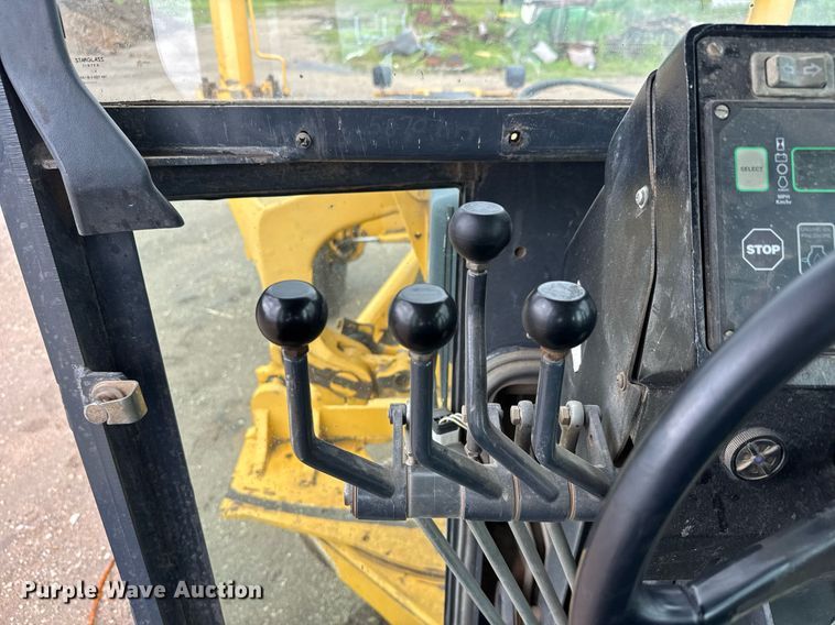 image for item DY0073 2004 John Deere 772CH Series II motor grader