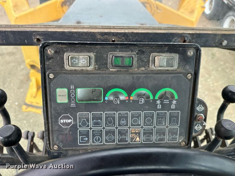 image for item DY0073 2004 John Deere 772CH Series II motor grader