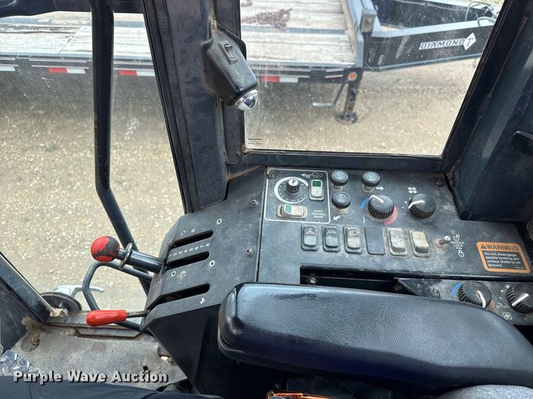 image for item DY0073 2004 John Deere 772CH Series II motor grader