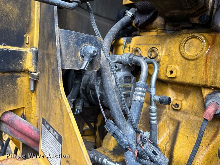 image for item DY0073 2004 John Deere 772CH Series II motor grader