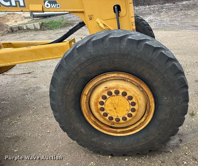 image for item DY0073 2004 John Deere 772CH Series II motor grader