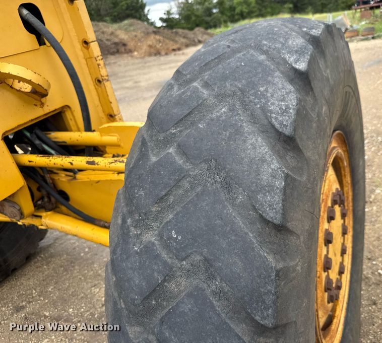 image for item DY0073 2004 John Deere 772CH Series II motor grader