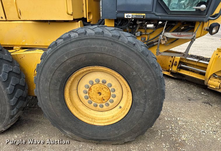 image for item DY0073 2004 John Deere 772CH Series II motor grader