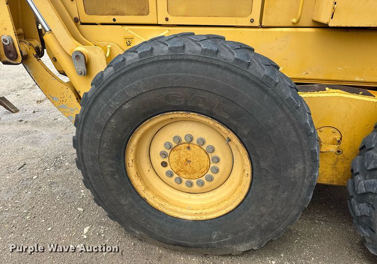 image for item DY0073 2004 John Deere 772CH Series II motor grader