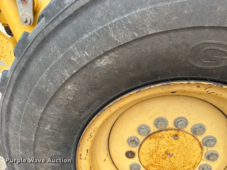 image for item DY0073 2004 John Deere 772CH Series II motor grader