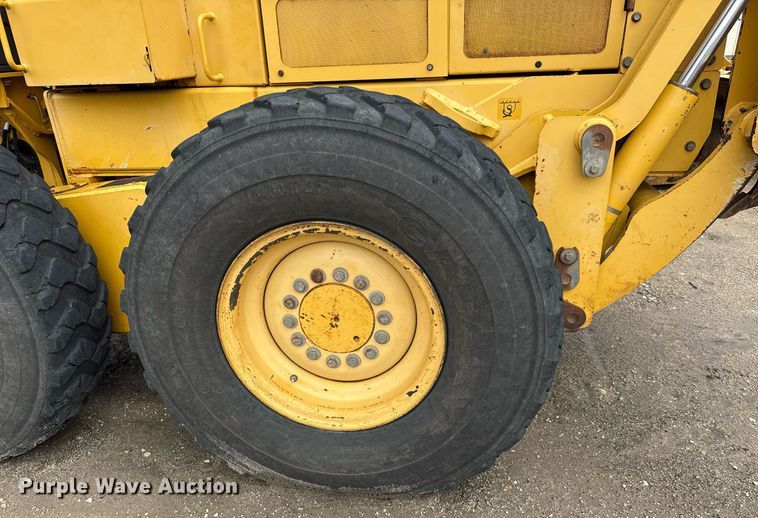 image for item DY0073 2004 John Deere 772CH Series II motor grader