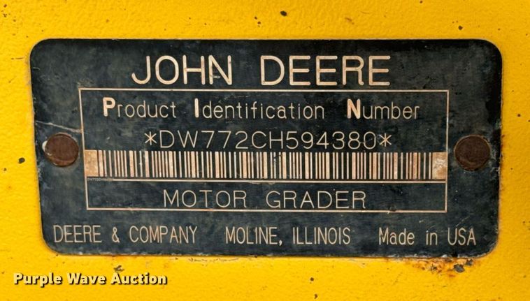 image for item DY0073 2004 John Deere 772CH Series II motor grader