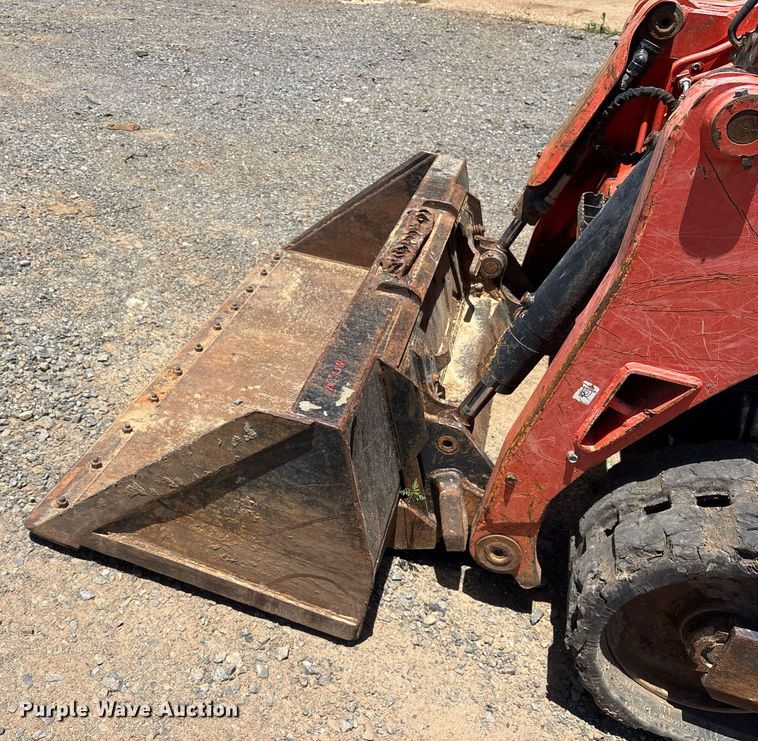 image for item DY0469 2019 Kubota SVL75-2 tracked skid steer loader