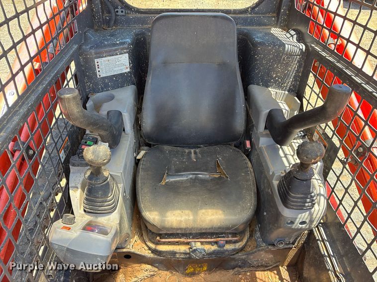 image for item DY0469 2019 Kubota SVL75-2 tracked skid steer loader