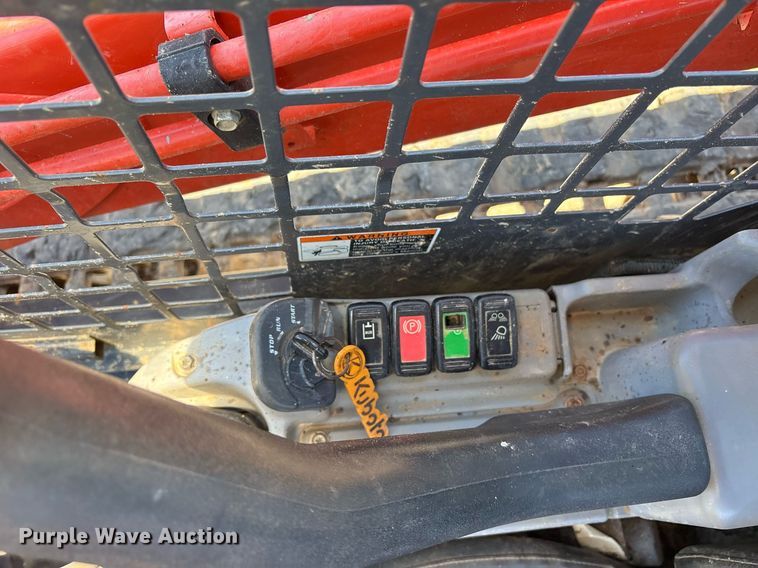 image for item DY0469 2019 Kubota SVL75-2 tracked skid steer loader