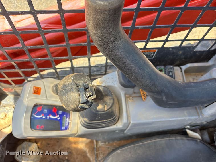 image for item DY0469 2019 Kubota SVL75-2 tracked skid steer loader