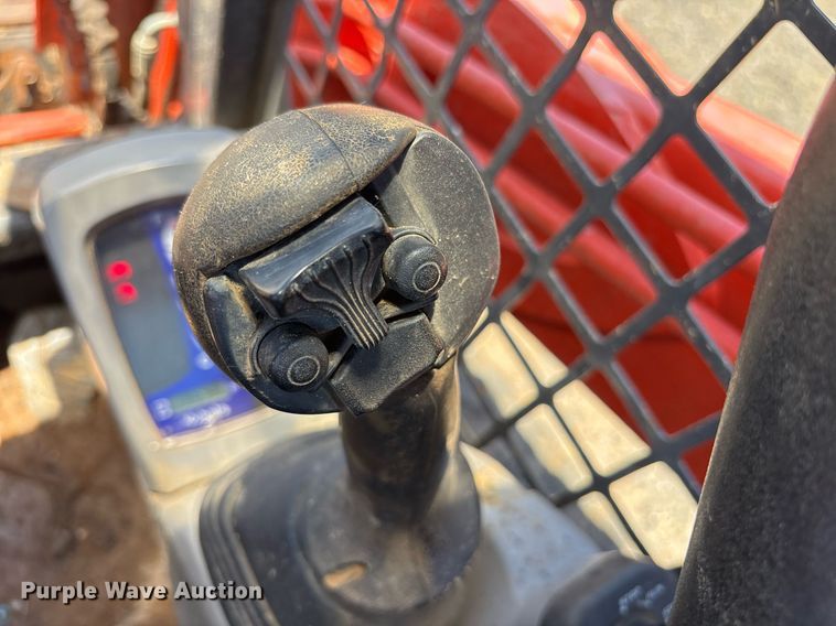 image for item DY0469 2019 Kubota SVL75-2 tracked skid steer loader