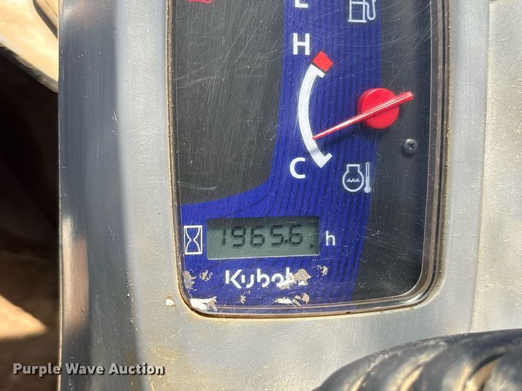 image for item DY0469 2019 Kubota SVL75-2 tracked skid steer loader