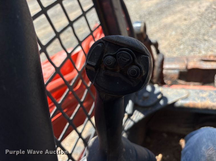 image for item DY0469 2019 Kubota SVL75-2 tracked skid steer loader