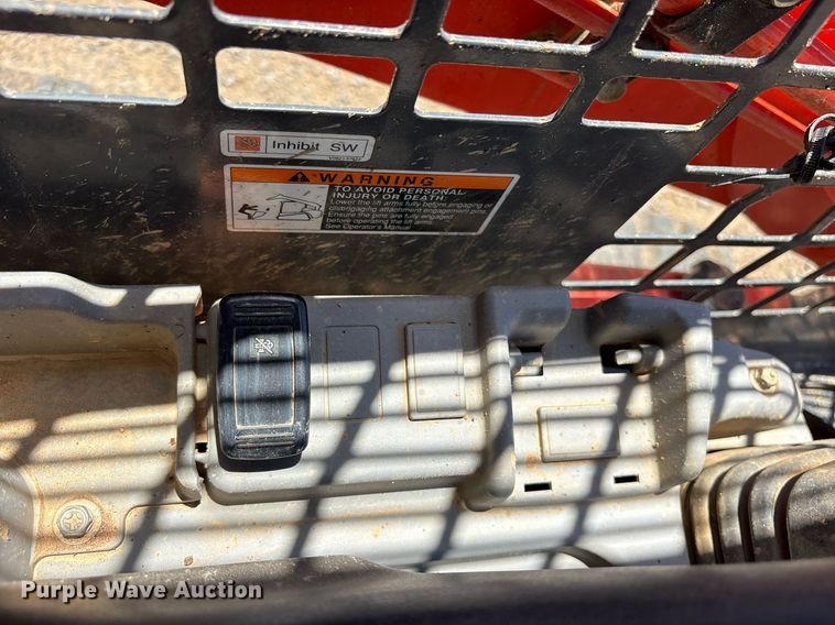 image for item DY0469 2019 Kubota SVL75-2 tracked skid steer loader