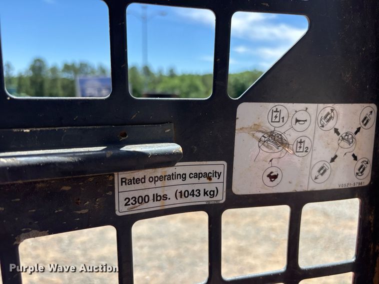 image for item DY0469 2019 Kubota SVL75-2 tracked skid steer loader