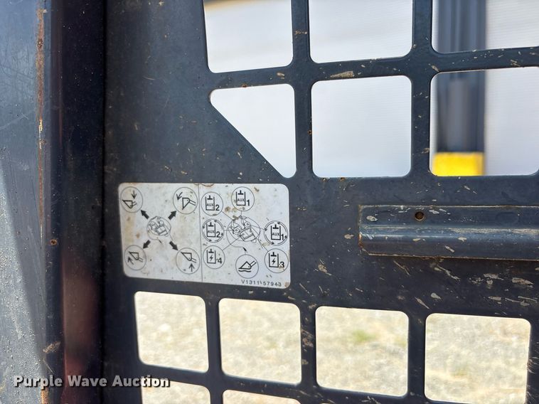 image for item DY0469 2019 Kubota SVL75-2 tracked skid steer loader