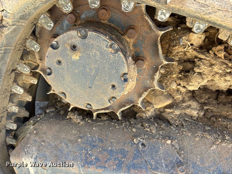 image for item DY0469 2019 Kubota SVL75-2 tracked skid steer loader