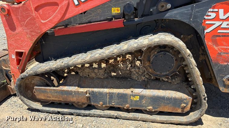 image for item DY0469 2019 Kubota SVL75-2 tracked skid steer loader