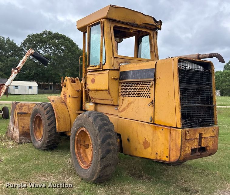 image for item DY0511 1977 John Deere 444 wheel loader