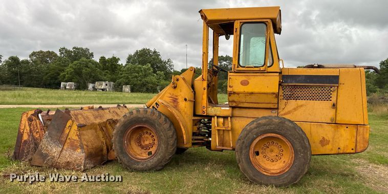 image for item DY0511 1977 John Deere 444 wheel loader