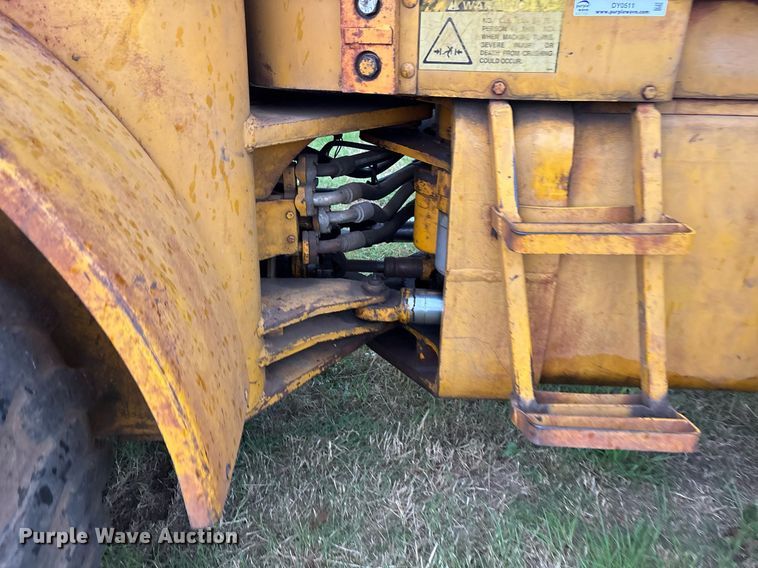 image for item DY0511 1977 John Deere 444 wheel loader