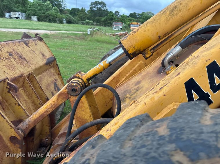 image for item DY0511 1977 John Deere 444 wheel loader
