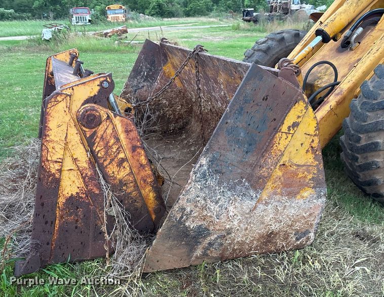 image for item DY0511 1977 John Deere 444 wheel loader