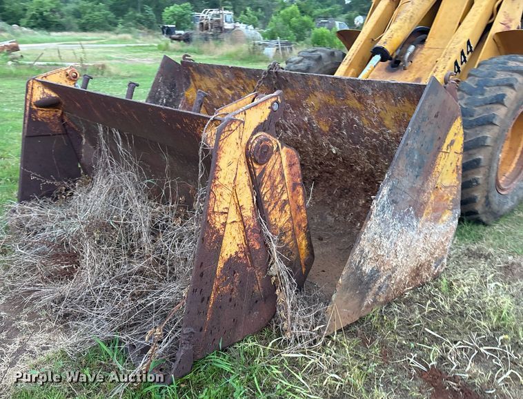 image for item DY0511 1977 John Deere 444 wheel loader