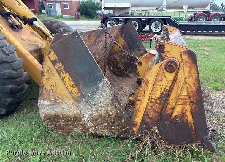 image for item DY0511 1977 John Deere 444 wheel loader