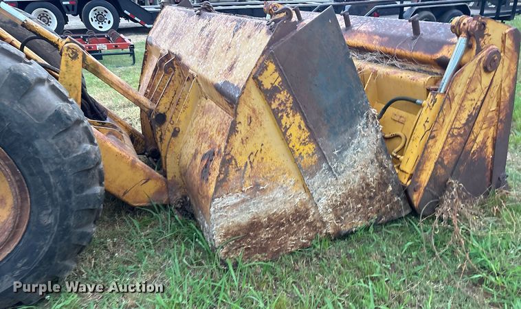 image for item DY0511 1977 John Deere 444 wheel loader