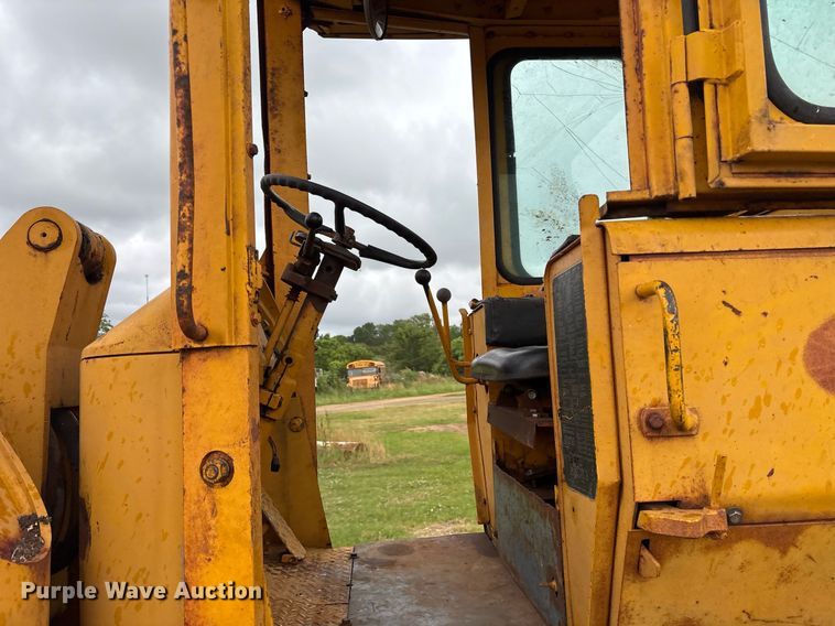 image for item DY0511 1977 John Deere 444 wheel loader