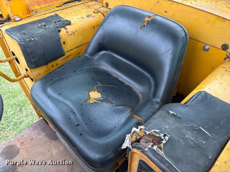 image for item DY0511 1977 John Deere 444 wheel loader