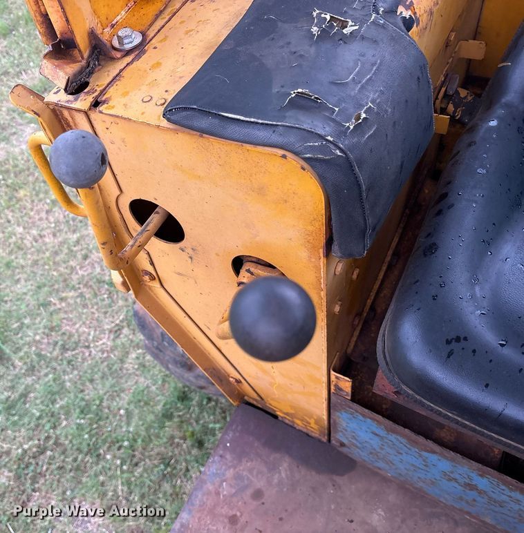 image for item DY0511 1977 John Deere 444 wheel loader