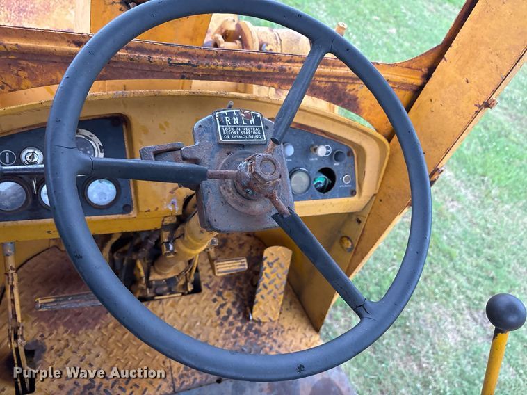 image for item DY0511 1977 John Deere 444 wheel loader