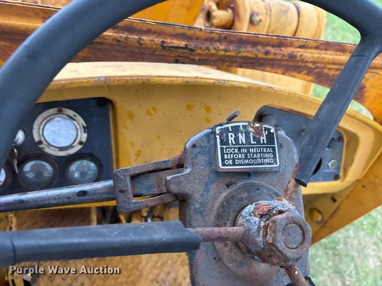 image for item DY0511 1977 John Deere 444 wheel loader