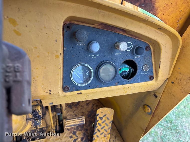 image for item DY0511 1977 John Deere 444 wheel loader